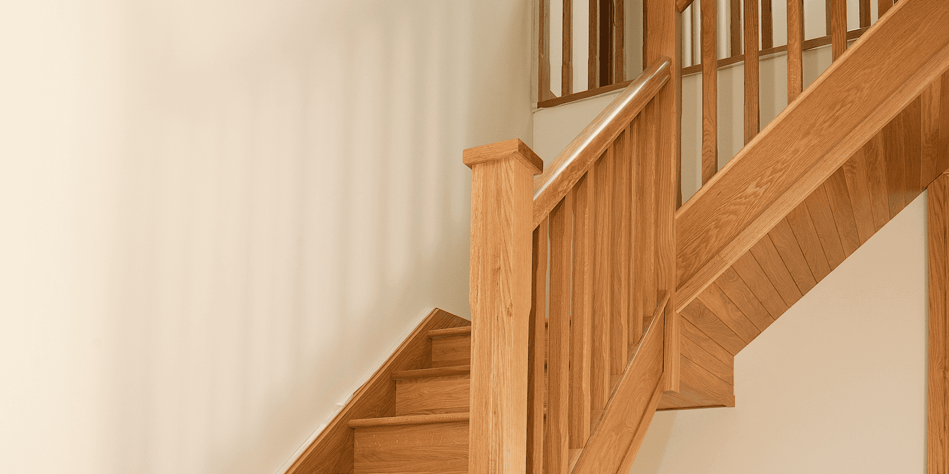 Stairs oak closed string stairs
